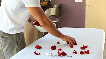 HD Puremature Sensual Massage On A Bed Of Roses For Kiera King