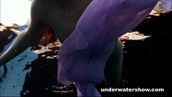 Aneta Shows Her Gorgeous Body Underwater