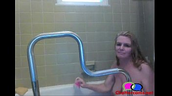 Bathtime MILF Shaves Her Pussy Chattercams Net
